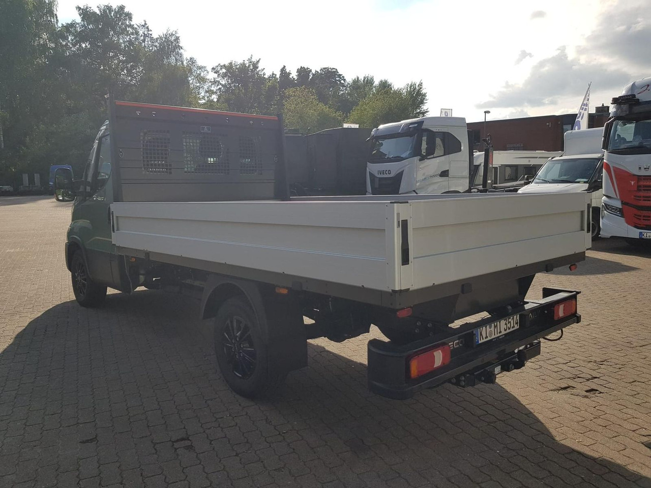 Iveco Daily 35S14HA8 Pritsche AHK 100 kW (136 PS),... - Flatbed van: picture 3 Iveco Daily 35S14HA8 Pritsche AHK 100 kW (136 PS),... - Flatbed van: picture 3