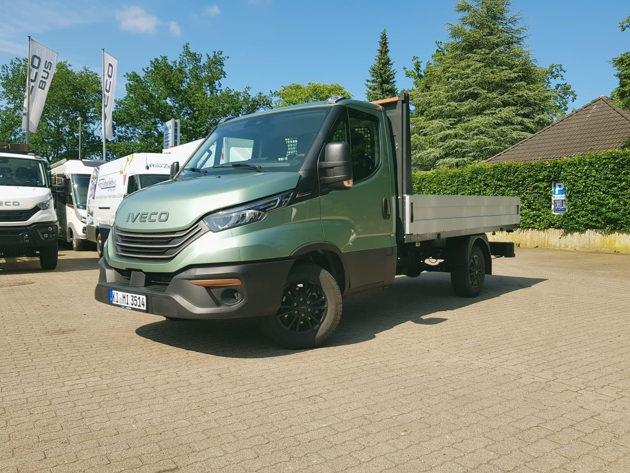Iveco Daily 35S14HA8 Pritsche AHK 100 kW (136 PS),... - Flatbed van: picture 1 Iveco Daily 35S14HA8 Pritsche AHK 100 kW (136 PS),... - Flatbed van: picture 1