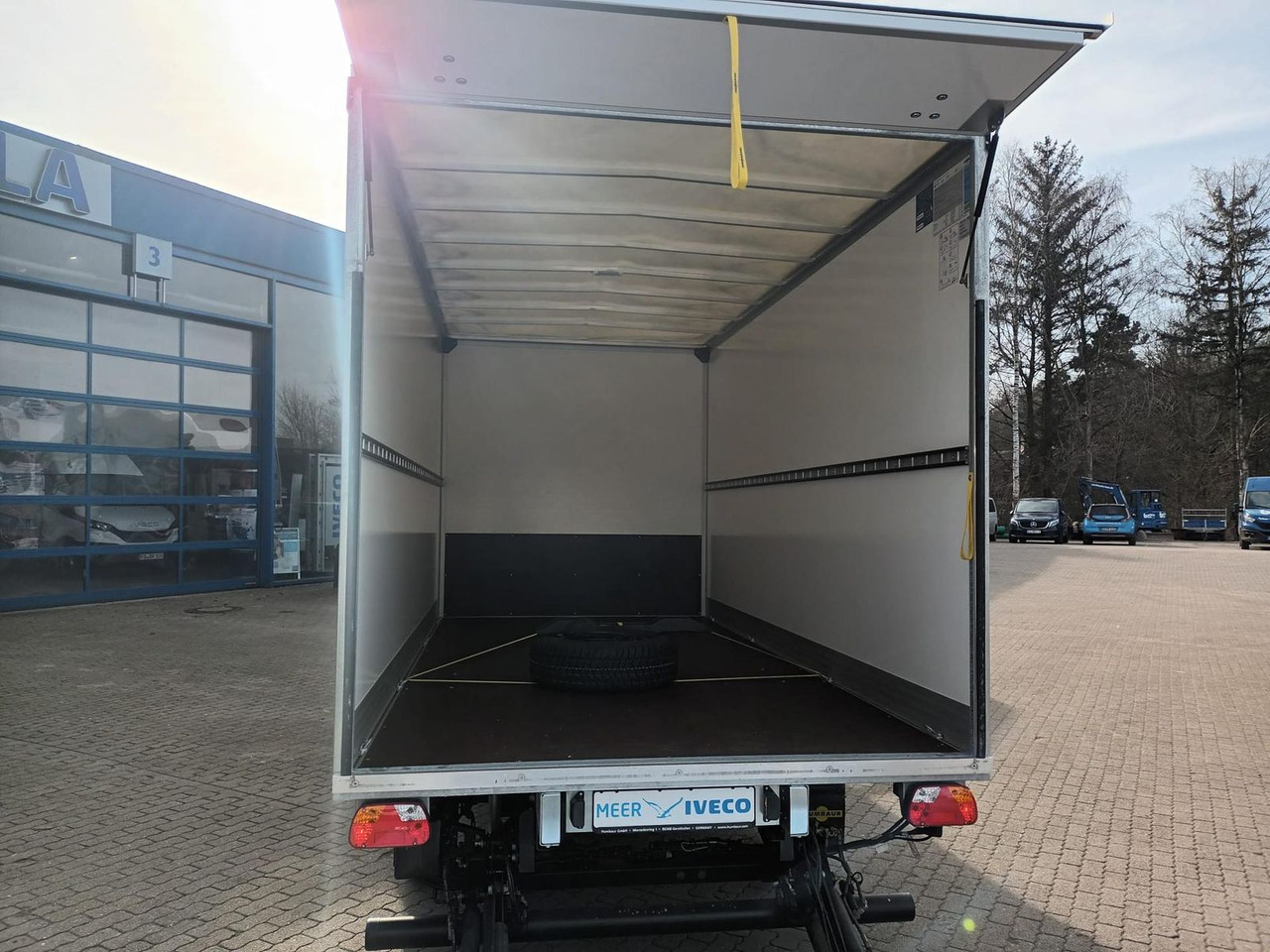 Iveco Daily 35S14HE Koffer LBW, Rückfahrkamera 2x a... - Box van: picture 5 Iveco Daily 35S14HE Koffer LBW, Rückfahrkamera 2x a... - Box van: picture 5