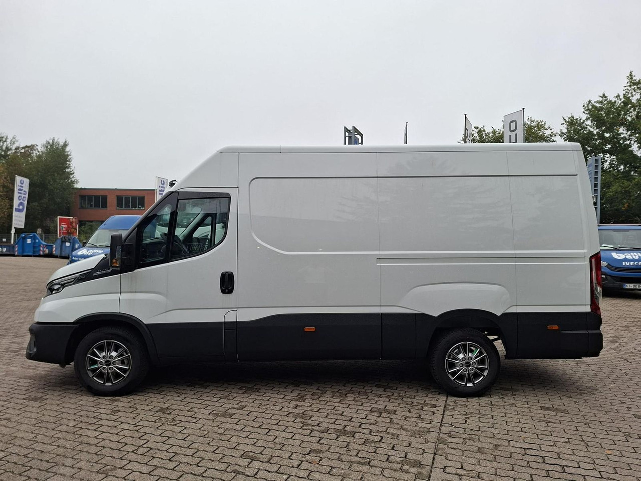 Iveco Daily 35S16A8V 115KW Klima - Radio Rückfahrka... - Panel van: picture 2 Iveco Daily 35S16A8V 115KW Klima - Radio Rückfahrka... - Panel van: picture 2