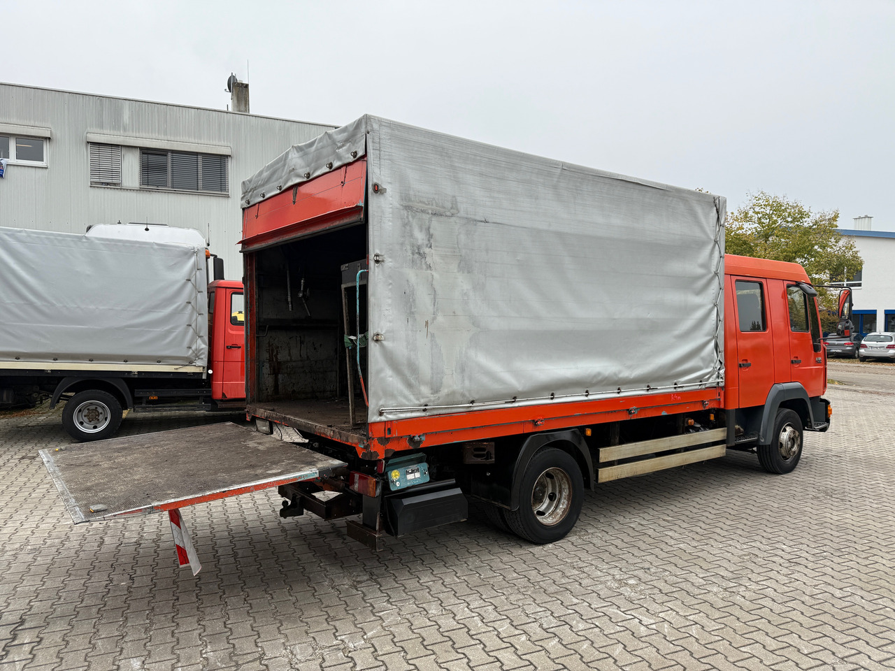 MAN 8.174 Pritsche+Plane+Ladebordwand DOKA L2000 - Curtainsider truck: picture 4 MAN 8.174 Pritsche+Plane+Ladebordwand DOKA L2000 - Curtainsider truck: picture 4