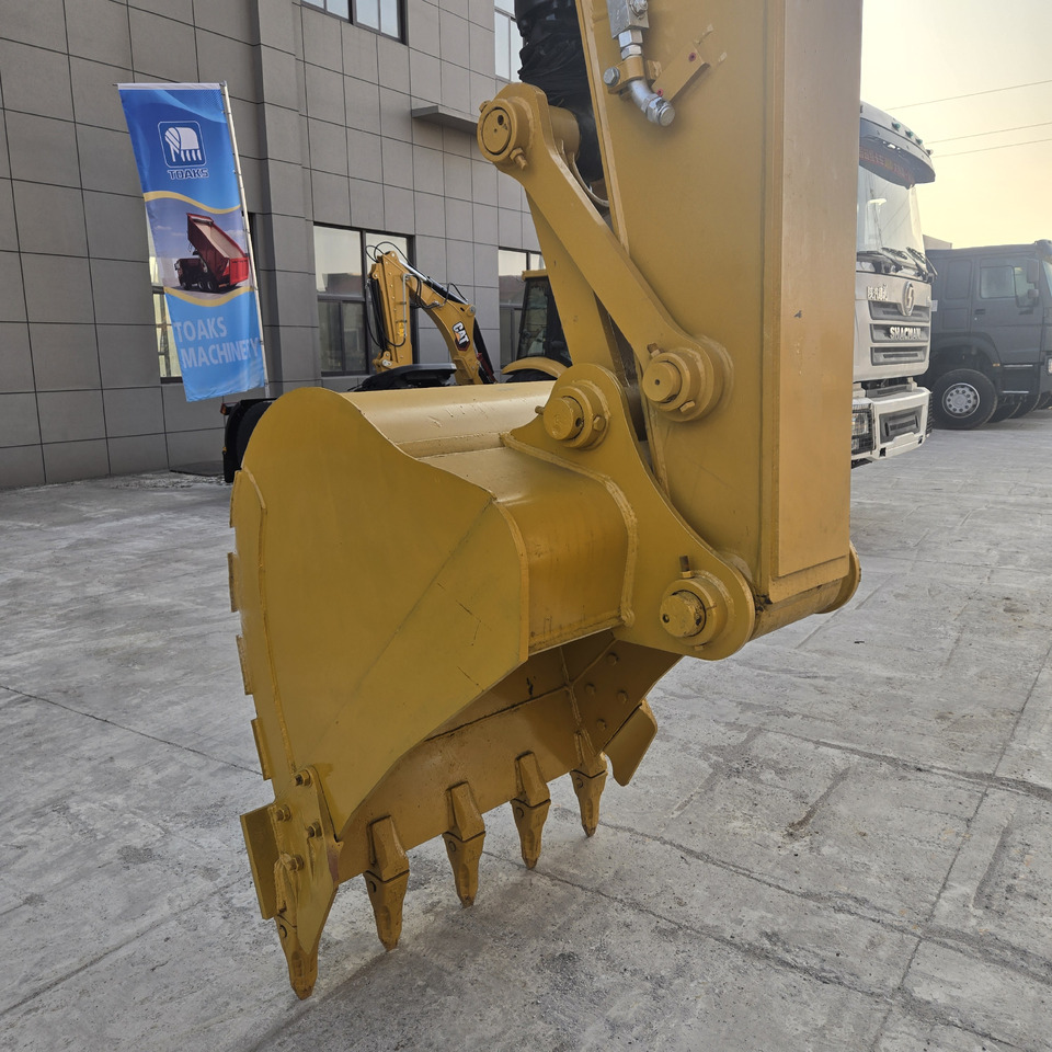 Excavator CATERPILLAR 320D: picture 10
