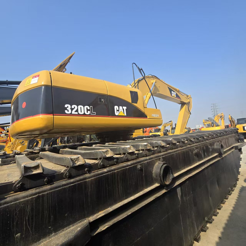 Amphibious excavator Caterpillar 320C: picture 7