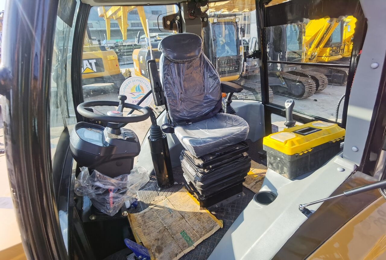 Caterpillar 420F2 - Backhoe loader: picture 5 Caterpillar 420F2 - Backhoe loader: picture 5