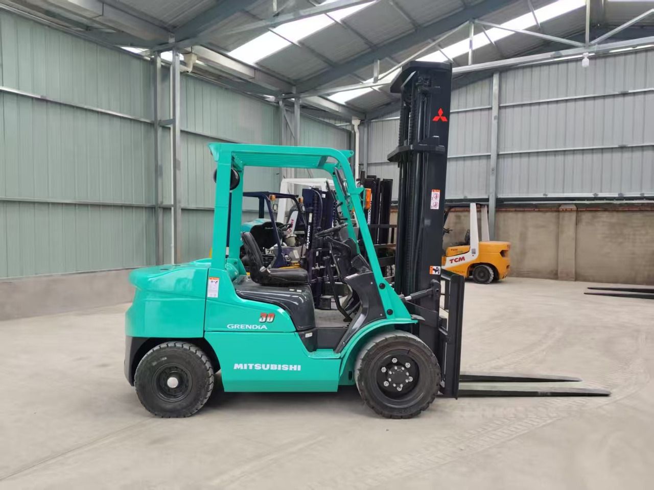 MITSUBISHI FD30 - Diesel forklift: picture 1 MITSUBISHI FD30 - Diesel forklift: picture 1