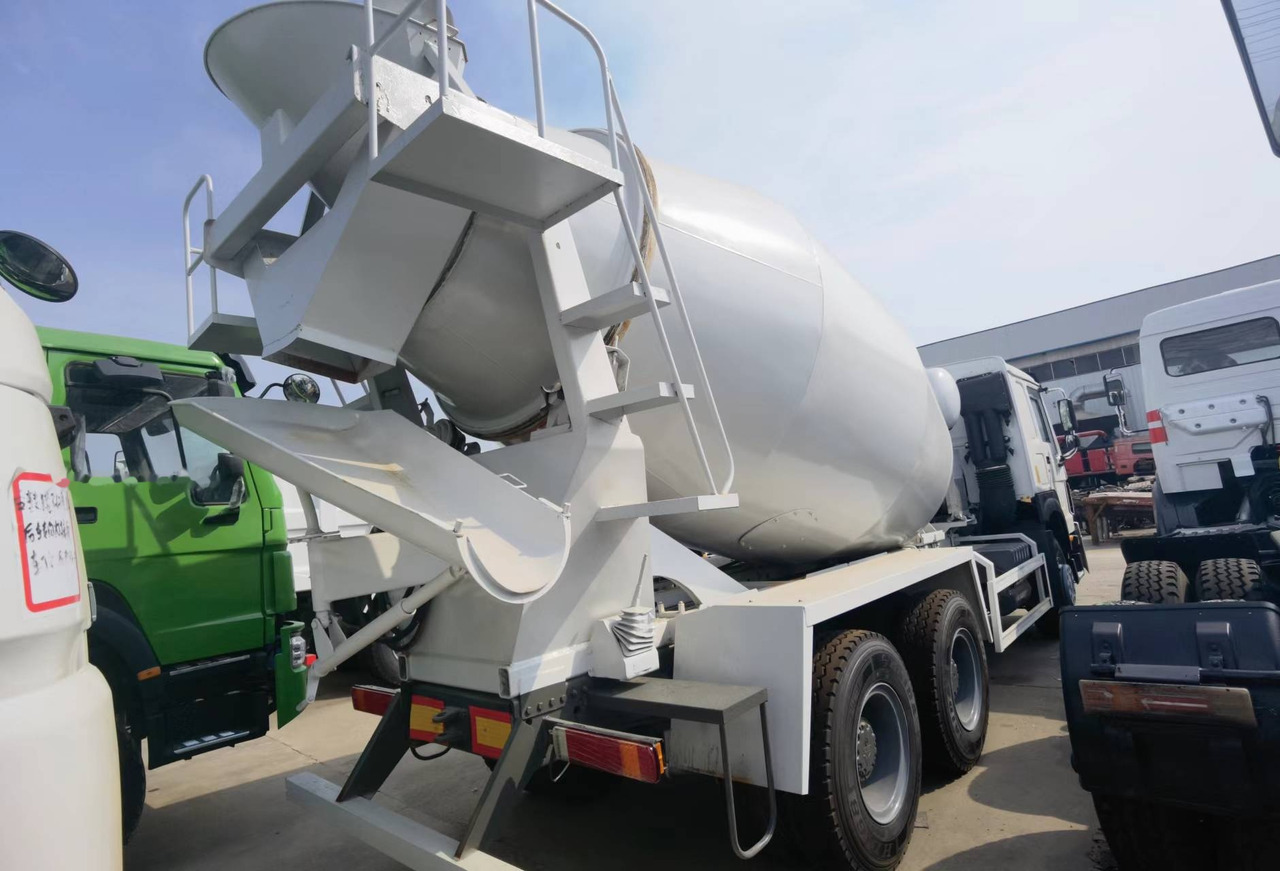 Sinotruk HOWO 371 6*4 Concrete mixer truck - Concrete mixer truck: picture 4 Sinotruk HOWO 371 6*4 Concrete mixer truck - Concrete mixer truck: picture 4