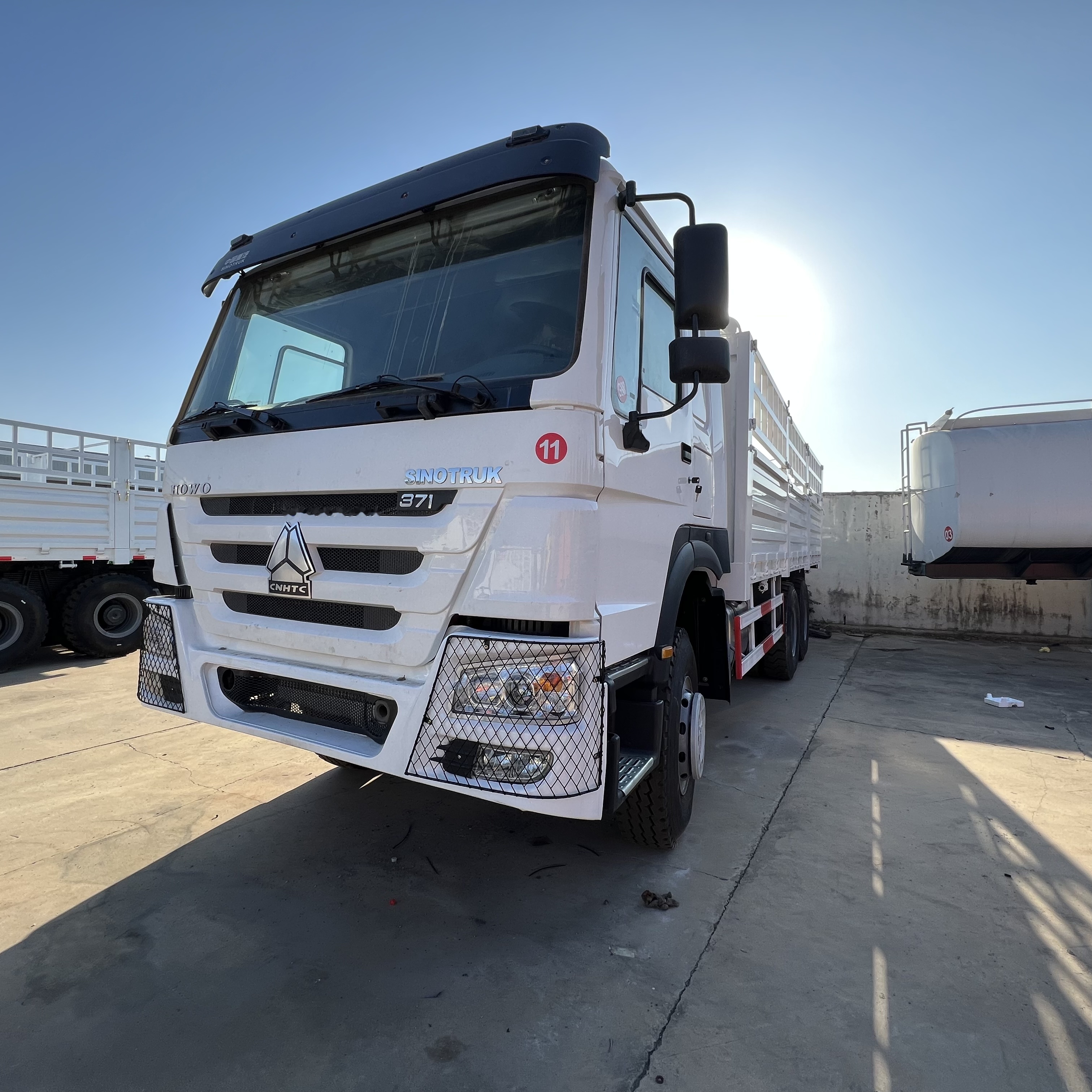 Sinotruk HOWO 371 6*4 Fence Truck - Dropside/ Flatbed truck: picture 2 Sinotruk HOWO 371 6*4 Fence Truck - Dropside/ Flatbed truck: picture 2