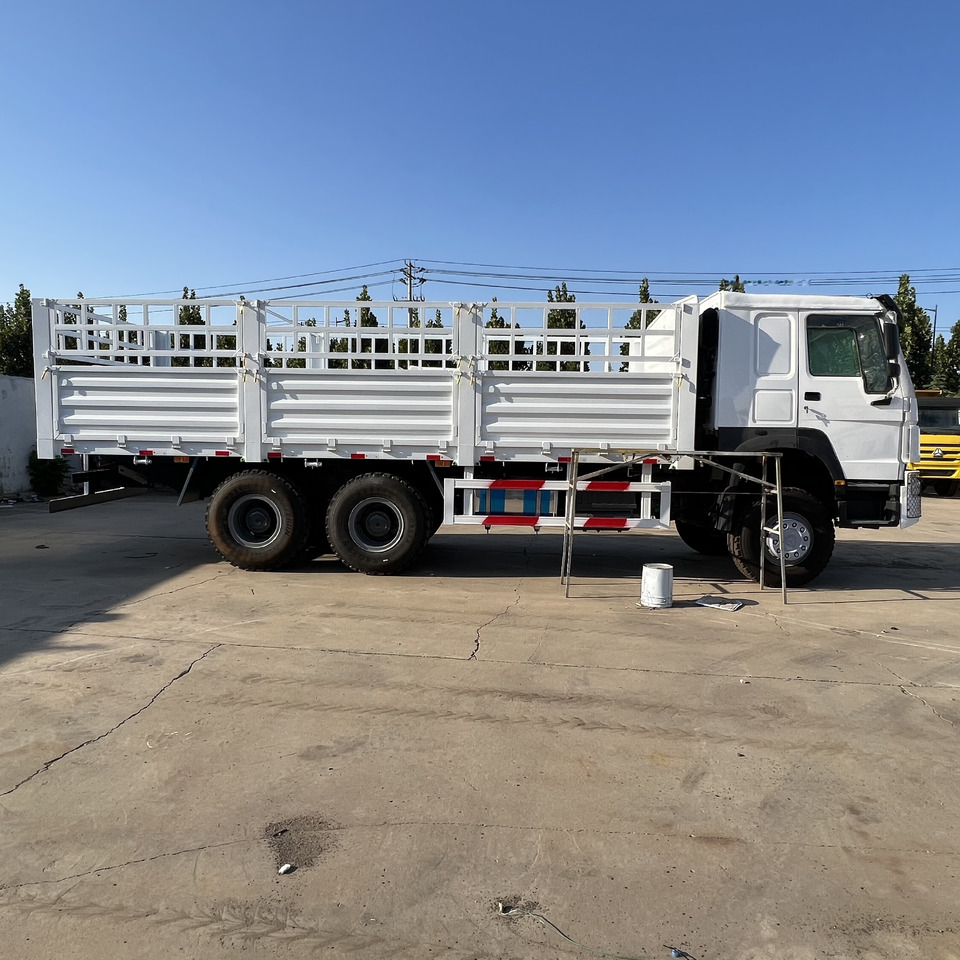 Dropside/ Flatbed truck Sinotruk HOWO 371 6*4 Fence truck: picture 11