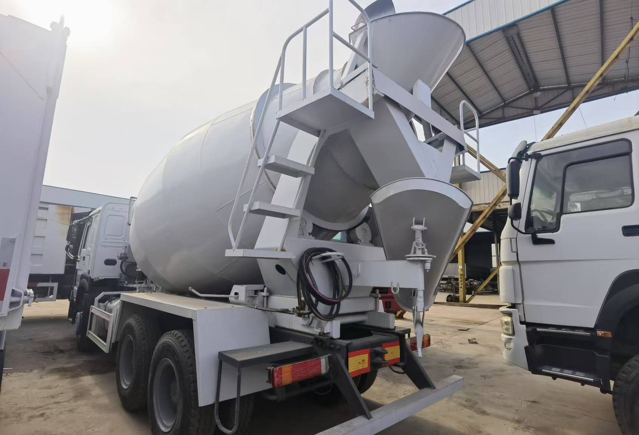 Sinotruk HOWO 371 Concrete mixer truck - Concrete mixer truck: picture 5 Sinotruk HOWO 371 Concrete mixer truck - Concrete mixer truck: picture 5