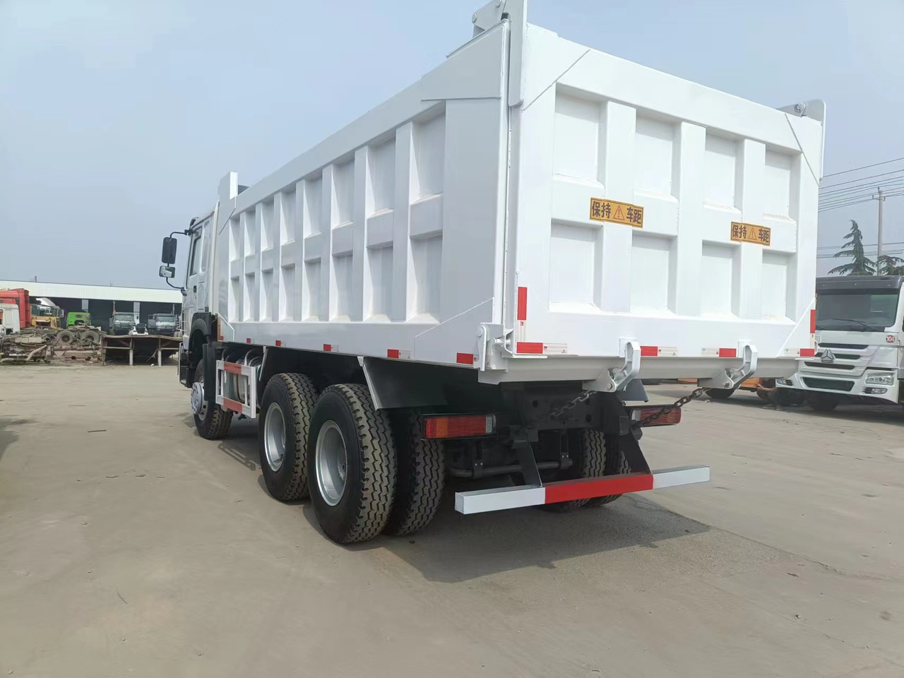 Sinotruk HOWO 375 6*4 dump truck - Mini dumper: picture 3 Sinotruk HOWO 375 6*4 dump truck - Mini dumper: picture 3