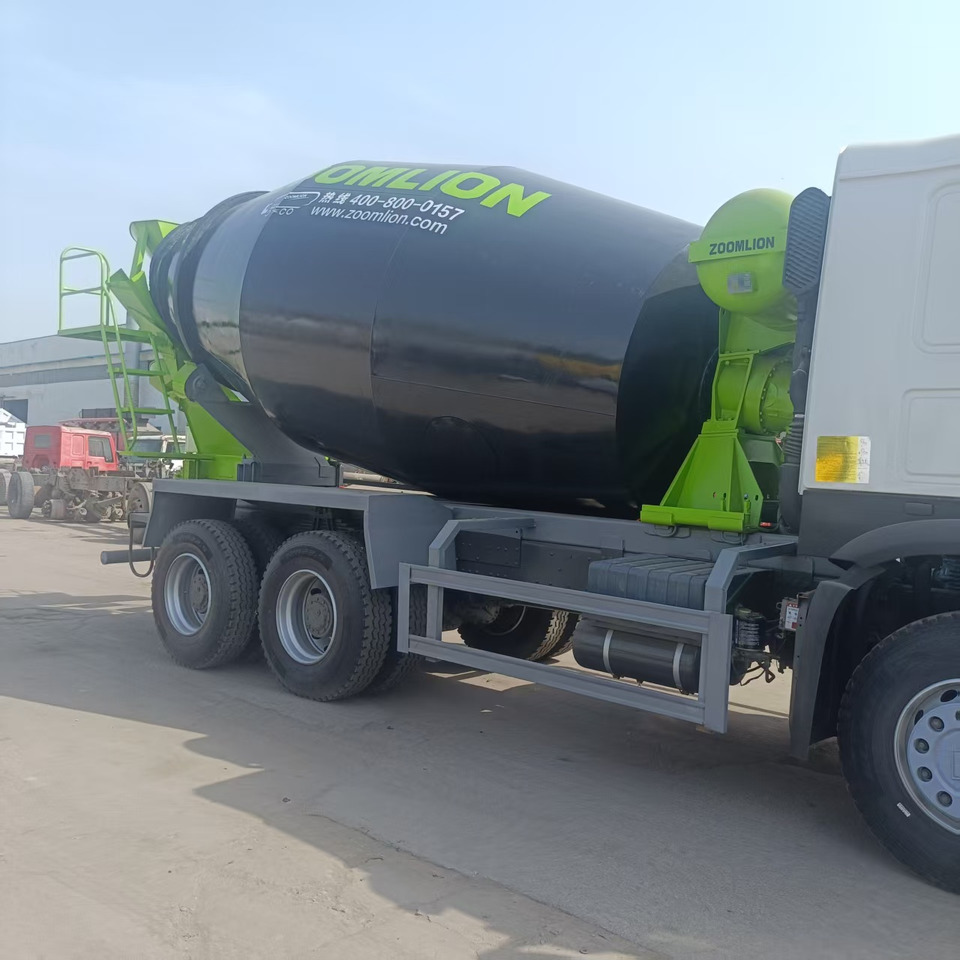 Concrete mixer truck Sinotruk HOWO 6*4 Concrete mixer truck: picture 6