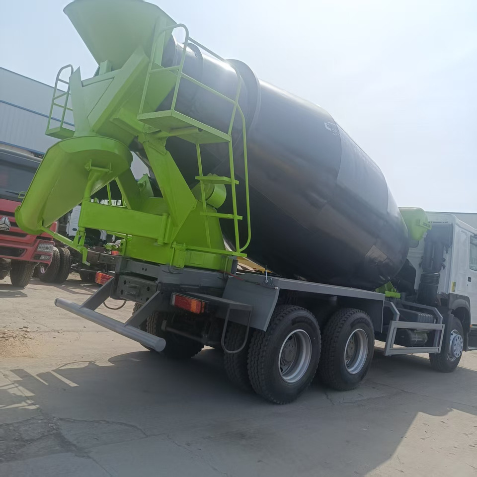 Concrete mixer truck Sinotruk HOWO 6*4 Concrete mixer truck: picture 8