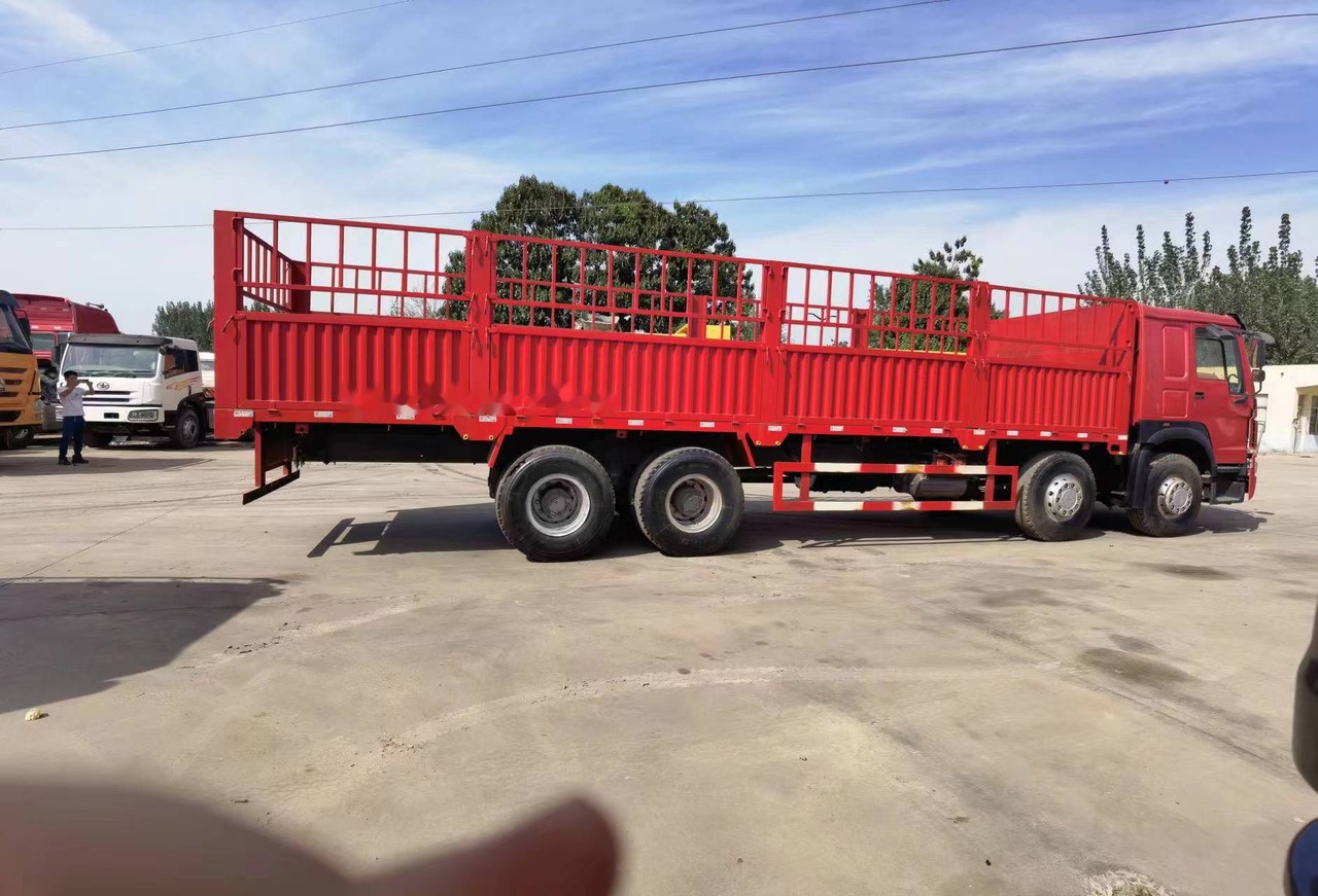 Sinotruk HOWO 8*4 Fence Truck - Mini dumper: picture 5 Sinotruk HOWO 8*4 Fence Truck - Mini dumper: picture 5
