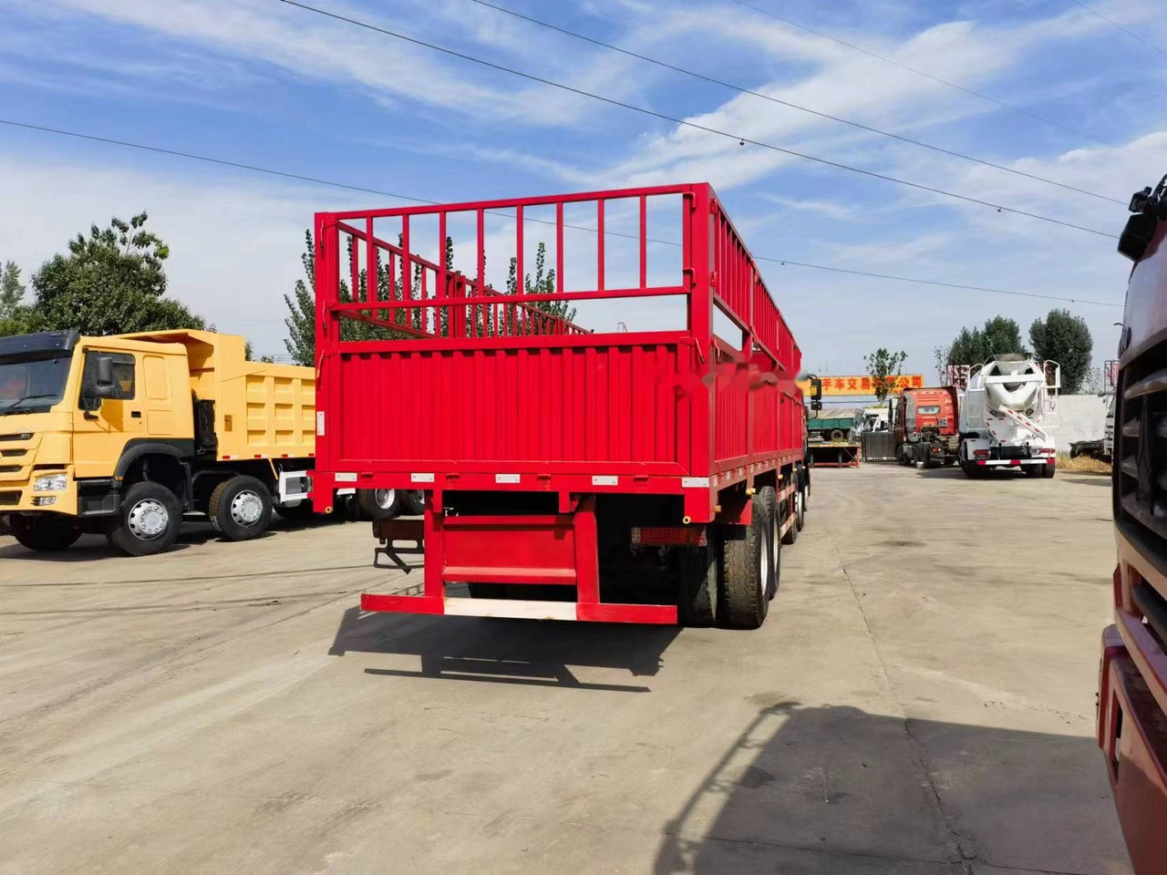 Sinotruk HOWO 8*4 Fence Truck - Mini dumper: picture 3 Sinotruk HOWO 8*4 Fence Truck - Mini dumper: picture 3