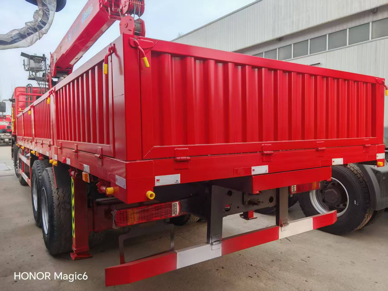 Sinotruk HOWO 8*4 Mobile crane - Mobile crane: picture 4 Sinotruk HOWO 8*4 Mobile crane - Mobile crane: picture 4