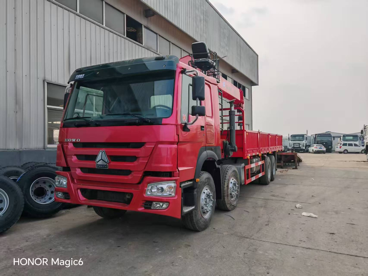Sinotruk HOWO 8*4 Mobile crane - Mobile crane: picture 1 Sinotruk HOWO 8*4 Mobile crane - Mobile crane: picture 1