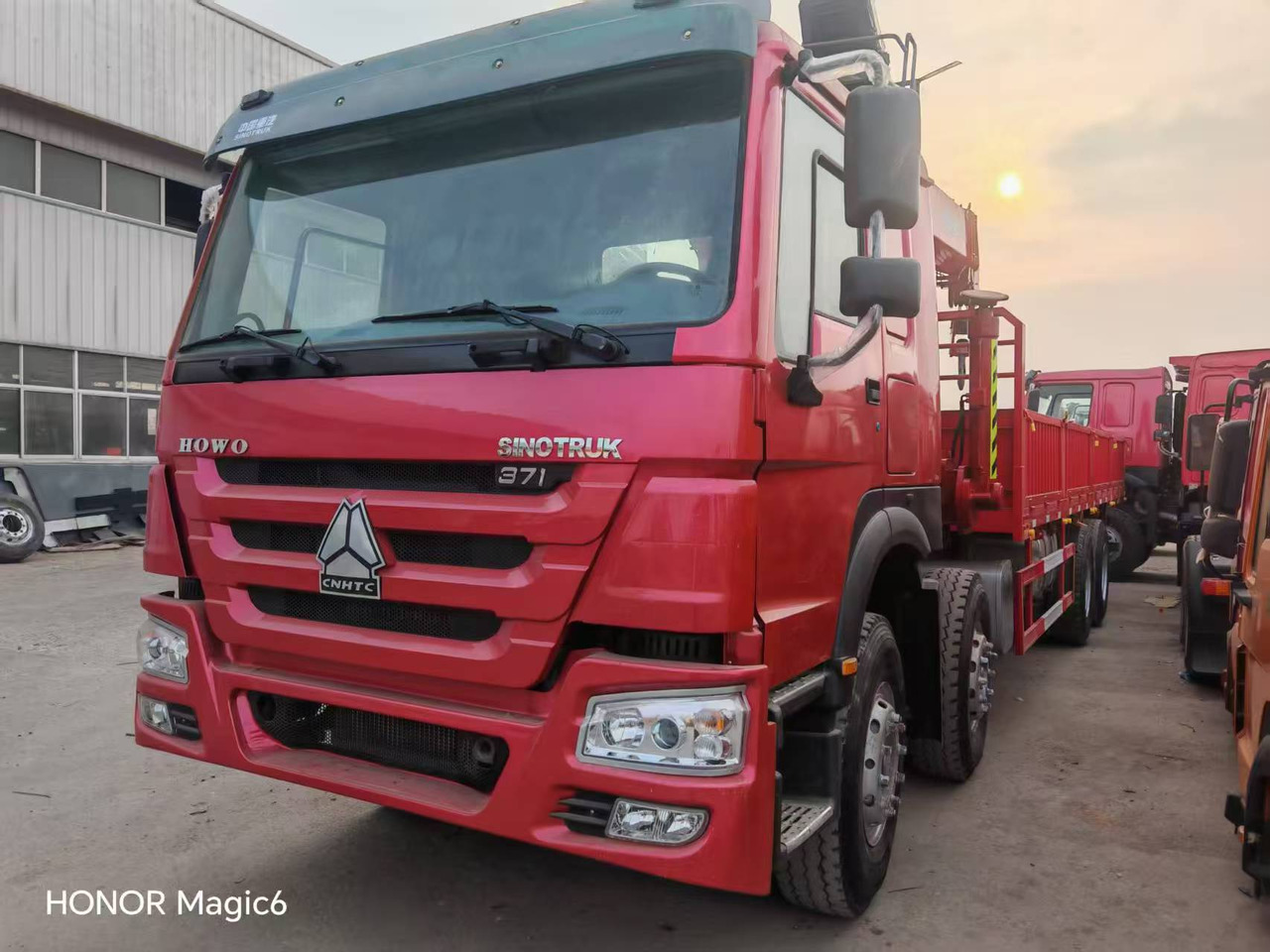 Sinotruk HOWO 8*4 Mobile crane - Mobile crane: picture 3 Sinotruk HOWO 8*4 Mobile crane - Mobile crane: picture 3