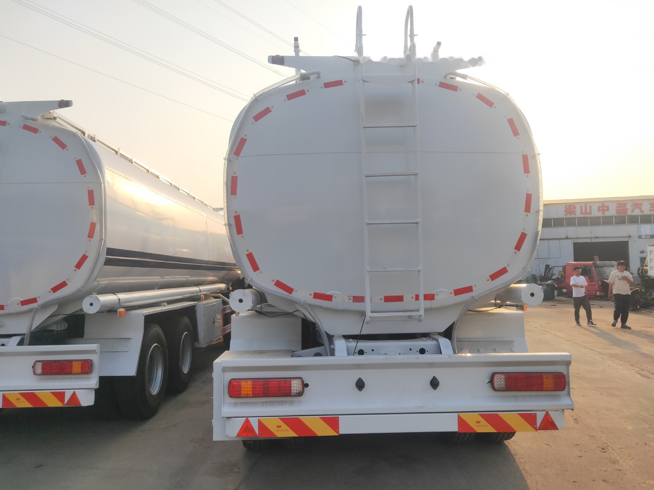 Tank truck Sinotruk HOWO 8*4 Tank truck: picture 7