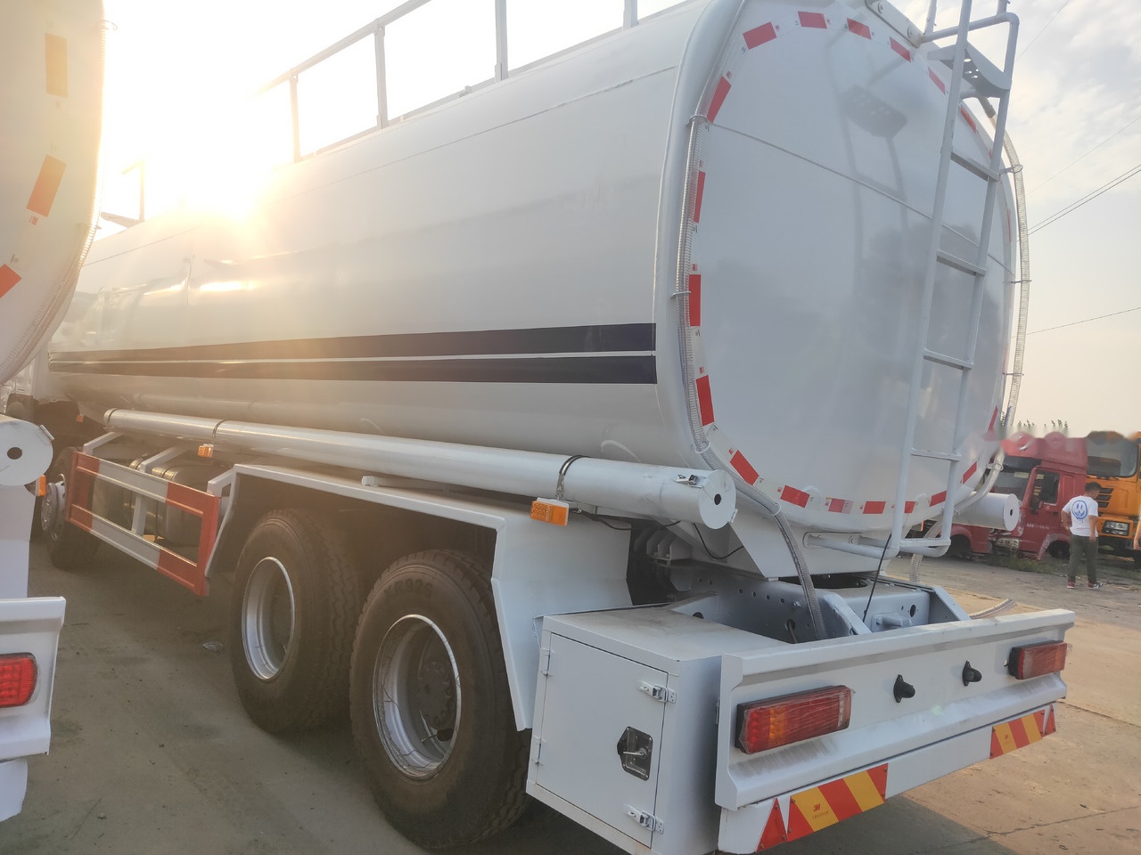 Tank truck Sinotruk HOWO 8*4 Tank truck: picture 11