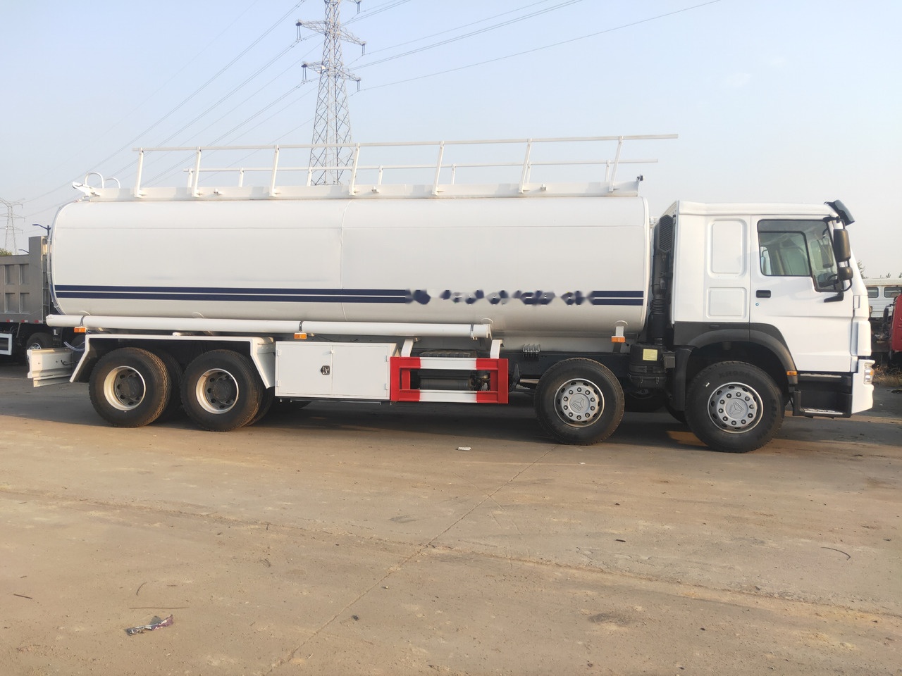 Tank truck Sinotruk HOWO 8*4 Tank truck: picture 10