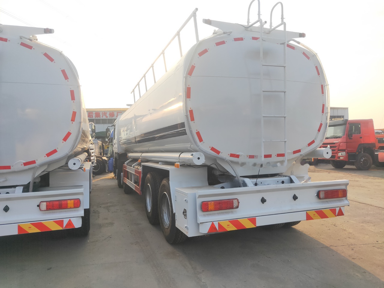 Tank truck Sinotruk HOWO 8*4 Tank truck: picture 8