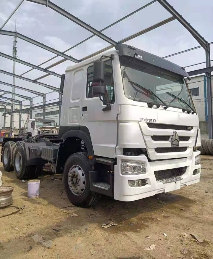 Sinotruk HOWO 371 Tractor - Tractor unit: picture 1 Sinotruk HOWO 371 Tractor - Tractor unit: picture 1