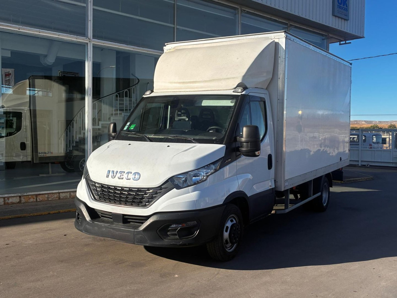 Caja cerrada IVECO 35C16 20m3 con puertas traseras - Box van: picture 1 Caja cerrada IVECO 35C16 20m3 con puertas traseras - Box van: picture 1