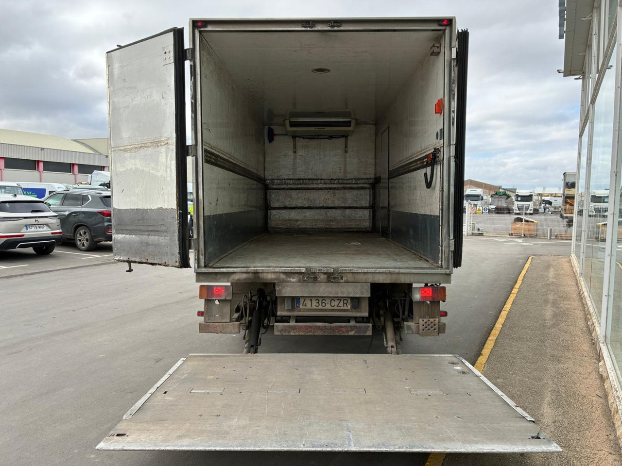 Caja cerrada IVECO Eurocargo ML 100 E18 P - Refrigerator truck: picture 5 Caja cerrada IVECO Eurocargo ML 100 E18 P - Refrigerator truck: picture 5