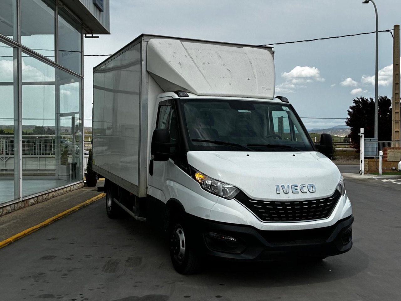 Caja cerrada con plataforma elevadora IVECO 35C16 20m3 Automática - Box van: picture 3 Caja cerrada con plataforma elevadora IVECO 35C16 20m3 Automática - Box van: picture 3