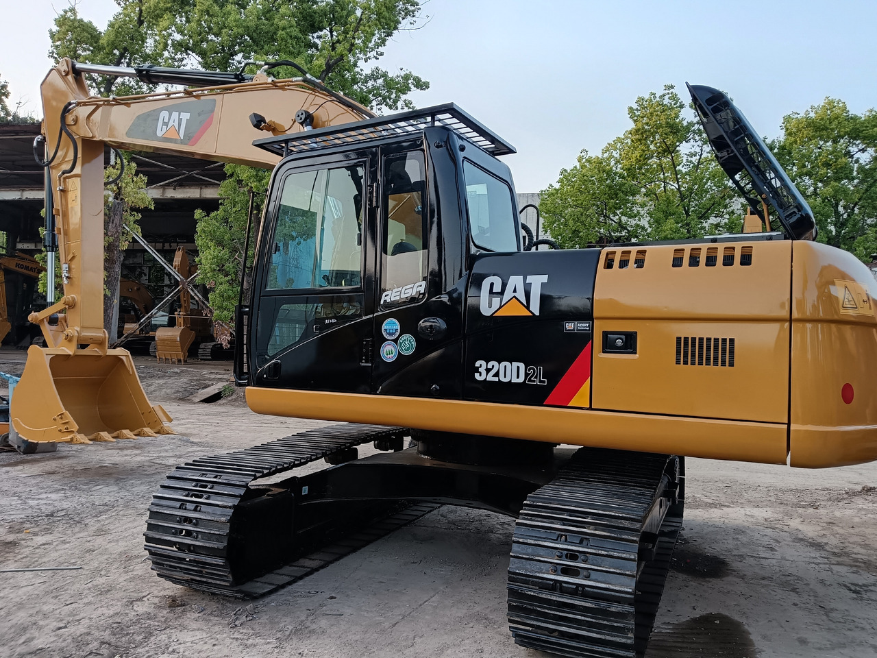 CAT 320D2L - Crawler excavator: picture 2 CAT 320D2L - Crawler excavator: picture 2