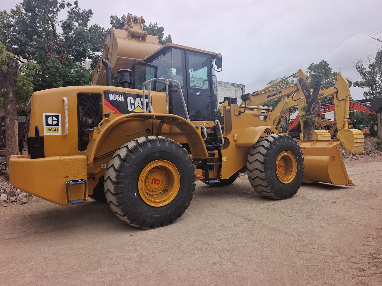 Wheel loader CAT 966H: picture 1