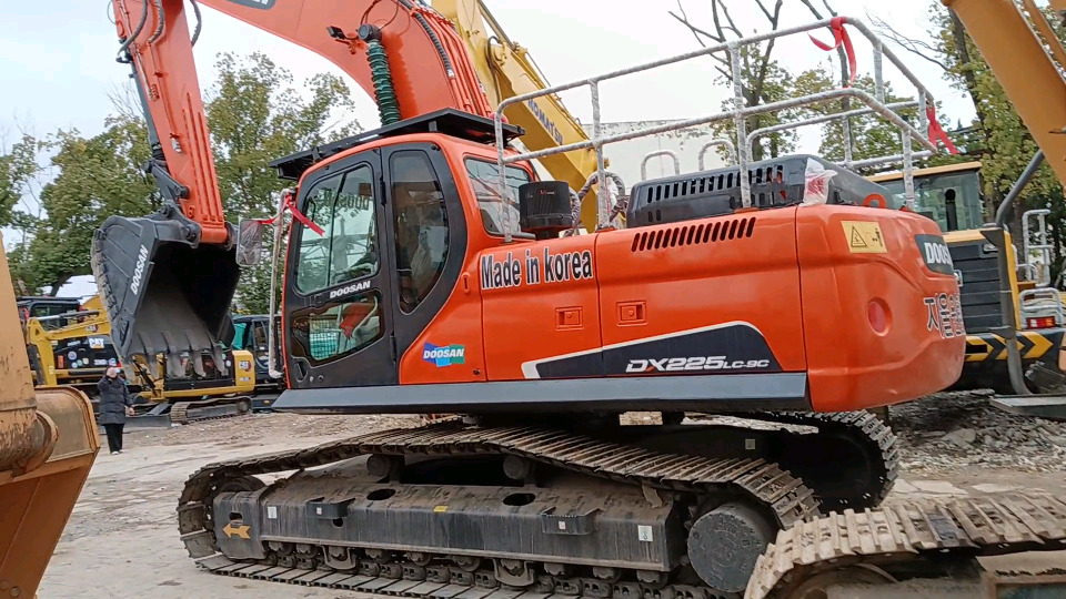 Crawler excavator DOOSAN DX225 LC - 9C: picture 1