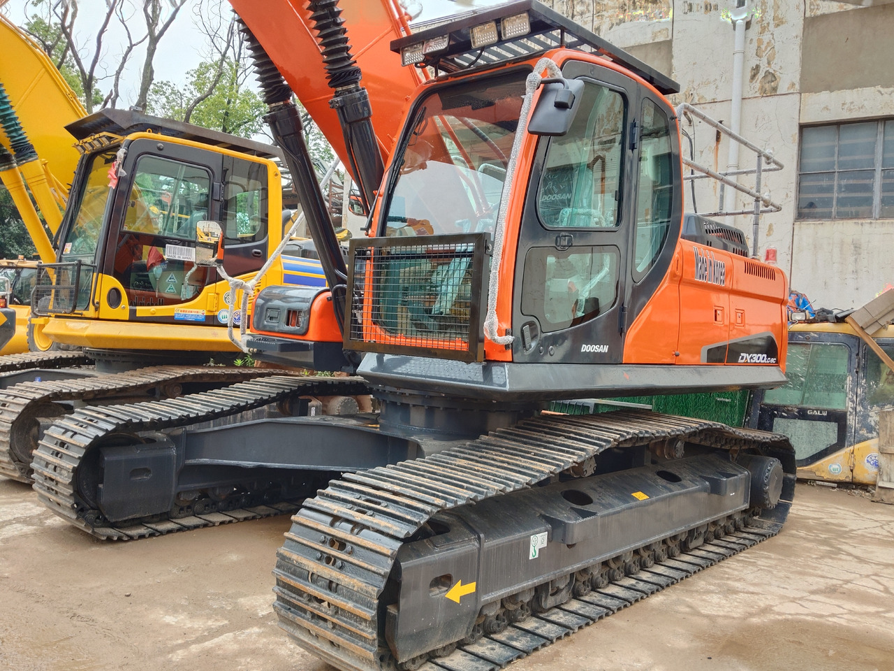 DOOSAN DX300LC-9C DX300 - Crawler excavator: picture 1 DOOSAN DX300LC-9C DX300 - Crawler excavator: picture 1