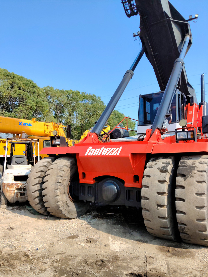 FANTUZZI CS45KM 45 TON REACH STACKER - Reach stacker: picture 5 FANTUZZI CS45KM 45 TON REACH STACKER - Reach stacker: picture 5
