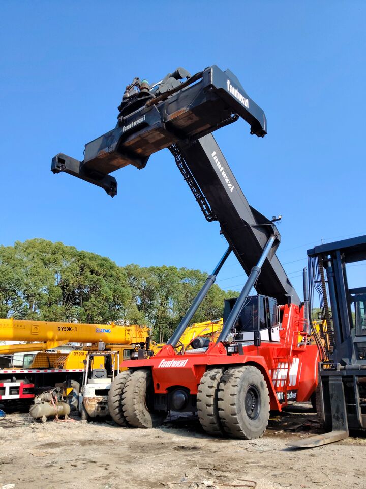 FANTUZZI CS45KM Final source China - Reach stacker: picture 3 FANTUZZI CS45KM Final source China - Reach stacker: picture 3