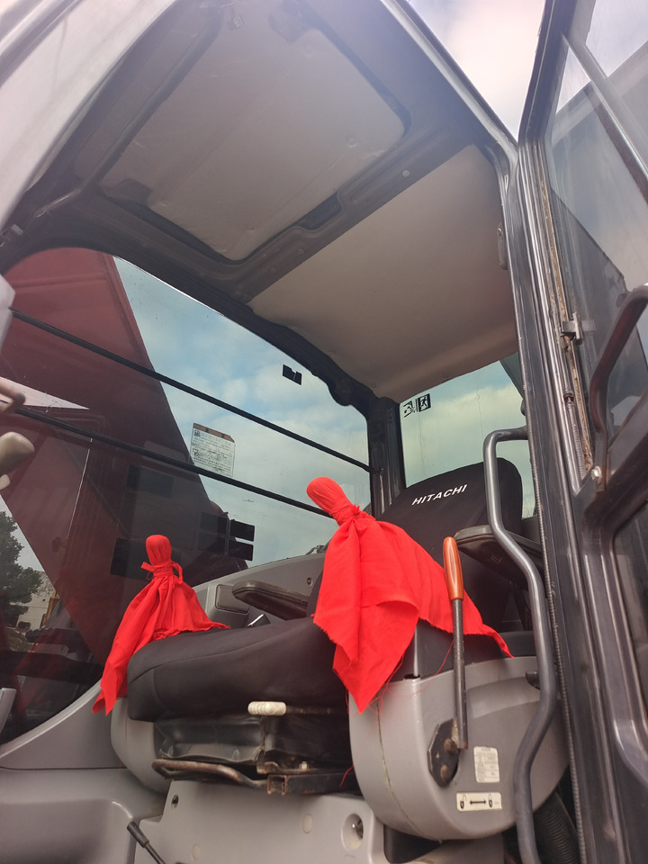 HITACHI ZX200 - 3 - Crawler excavator: picture 3 HITACHI ZX200 - 3 - Crawler excavator: picture 3