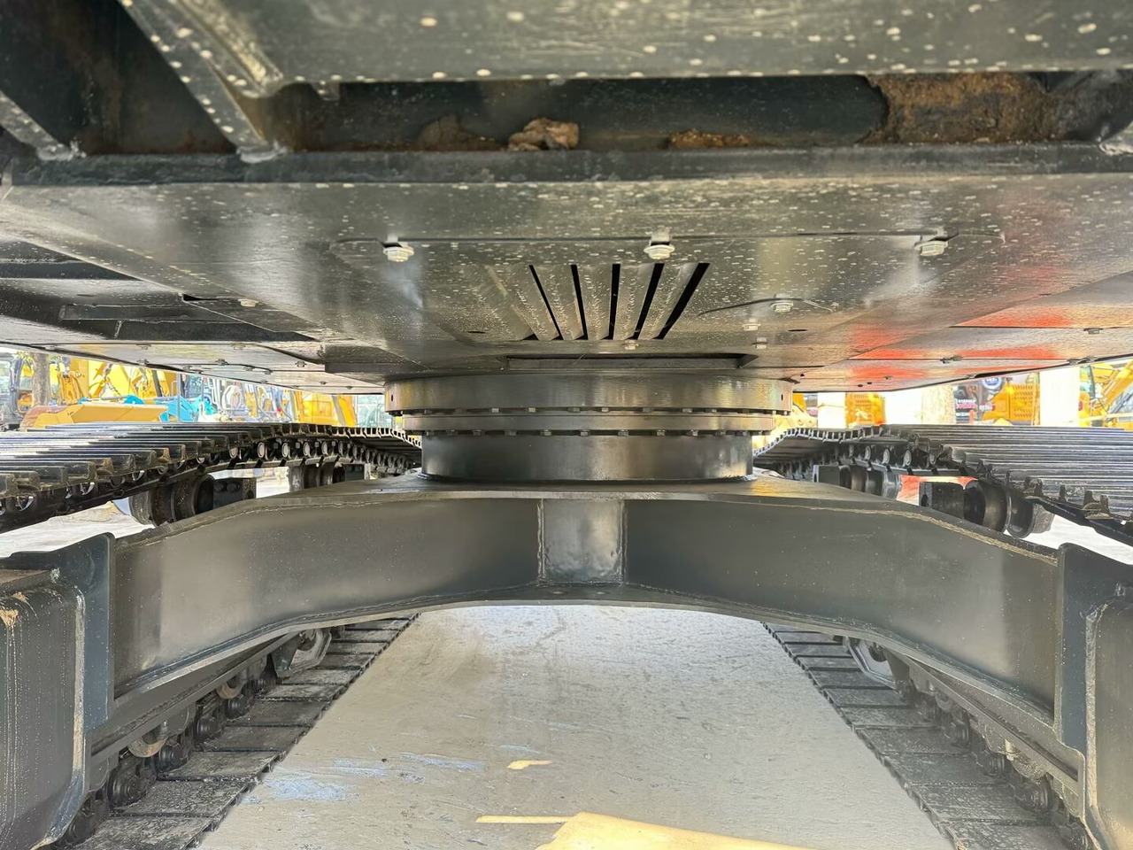 HYUNDAI 220LC - 9S 220LC-9T 305LC-9S 330LC-9S - Crawler excavator: picture 4 HYUNDAI 220LC - 9S 220LC-9T 305LC-9S 330LC-9S - Crawler excavator: picture 4