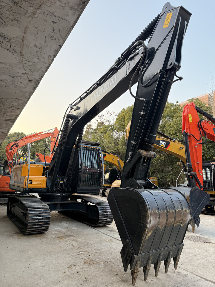 HYUNDAI 220LC-9S with 3 CAMERAS - Crawler excavator: picture 3 HYUNDAI 220LC-9S with 3 CAMERAS - Crawler excavator: picture 3