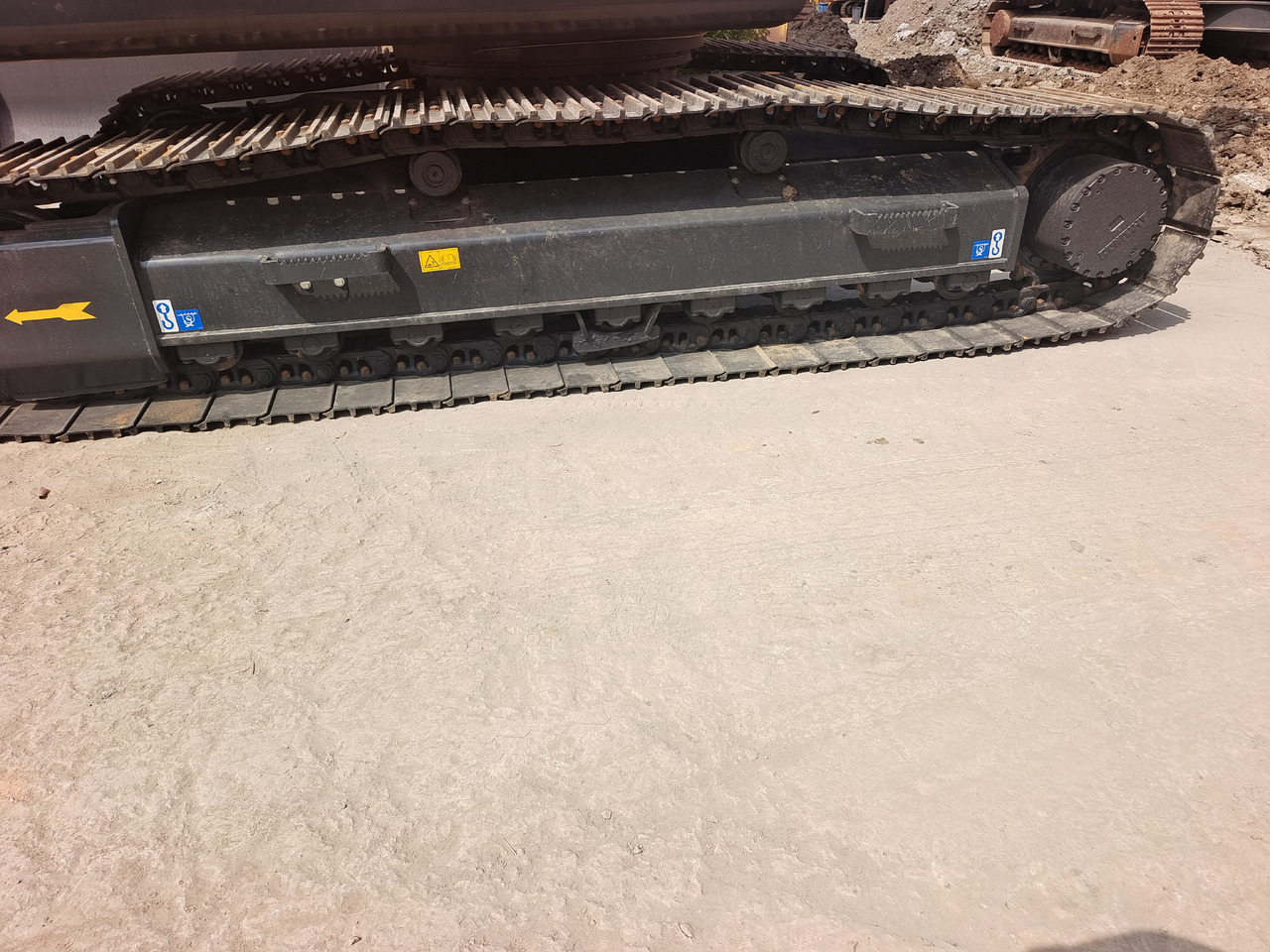 HYUNDAI HX220HD WITH 4 CAMERAS - Crawler excavator: picture 3 HYUNDAI HX220HD WITH 4 CAMERAS - Crawler excavator: picture 3