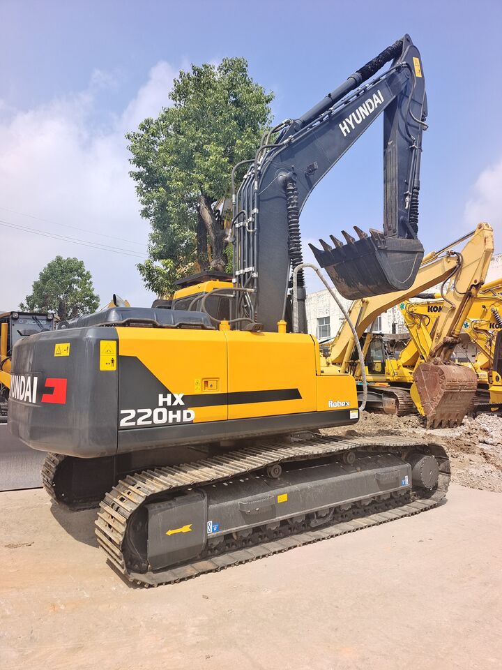 HYUNDAI HX220HD with 4 CAMERAS - Crawler excavator: picture 1 HYUNDAI HX220HD with 4 CAMERAS - Crawler excavator: picture 1