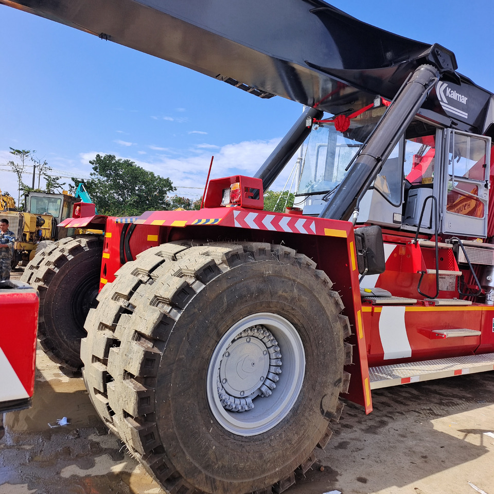 KALMAR DRF450 - Reach stacker: picture 2 KALMAR DRF450 - Reach stacker: picture 2
