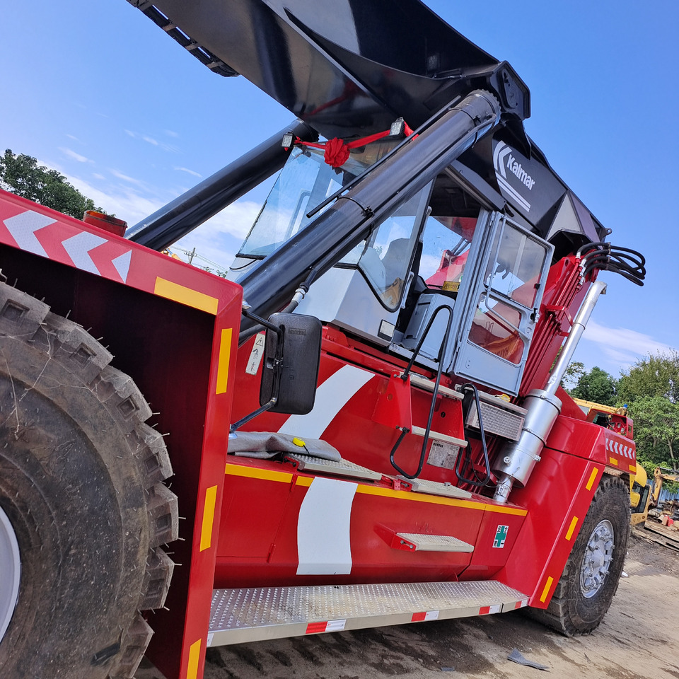 KALMAR DRF450 - Reach stacker: picture 3 KALMAR DRF450 - Reach stacker: picture 3