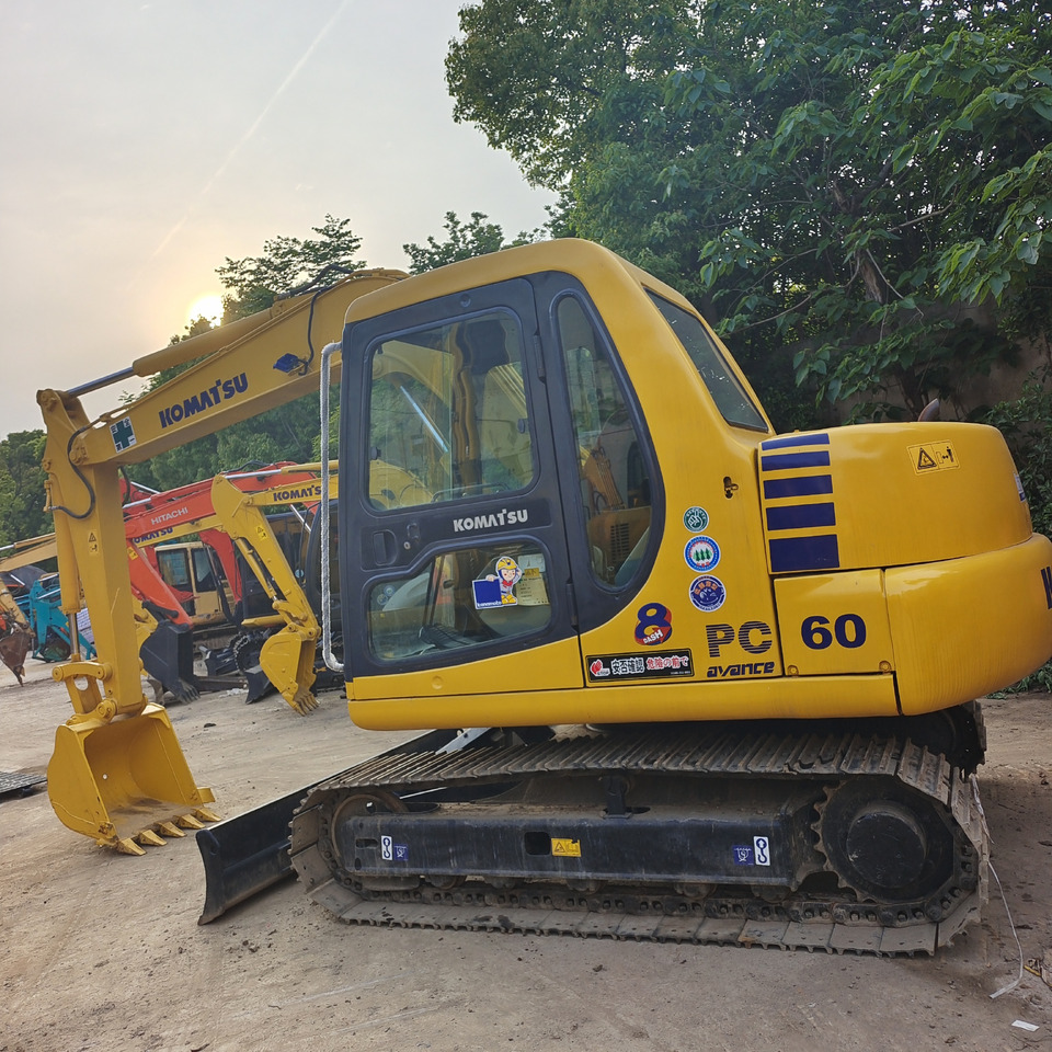 Mini excavator KOMATSU PC60: picture 1