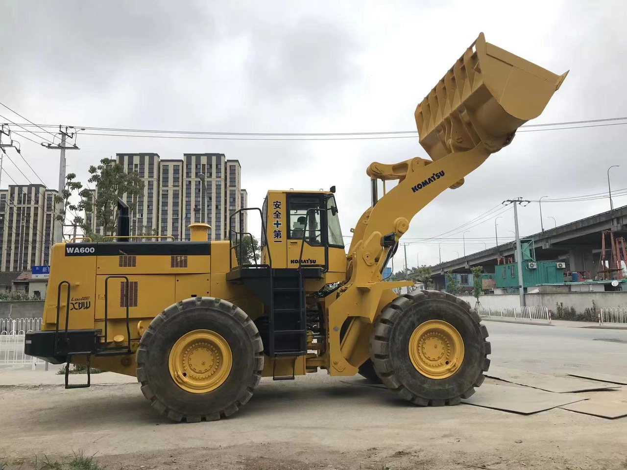 KOMATSU WA 600 - Wheel loader: picture 1 KOMATSU WA 600 - Wheel loader: picture 1