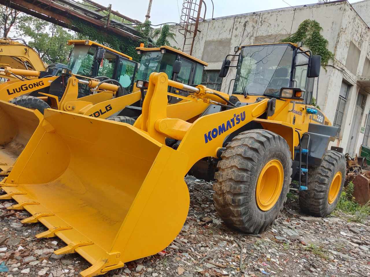 KOMATSU WA320-5 WA 320 - 5 - Wheel loader: picture 1 KOMATSU WA320-5 WA 320 - 5 - Wheel loader: picture 1