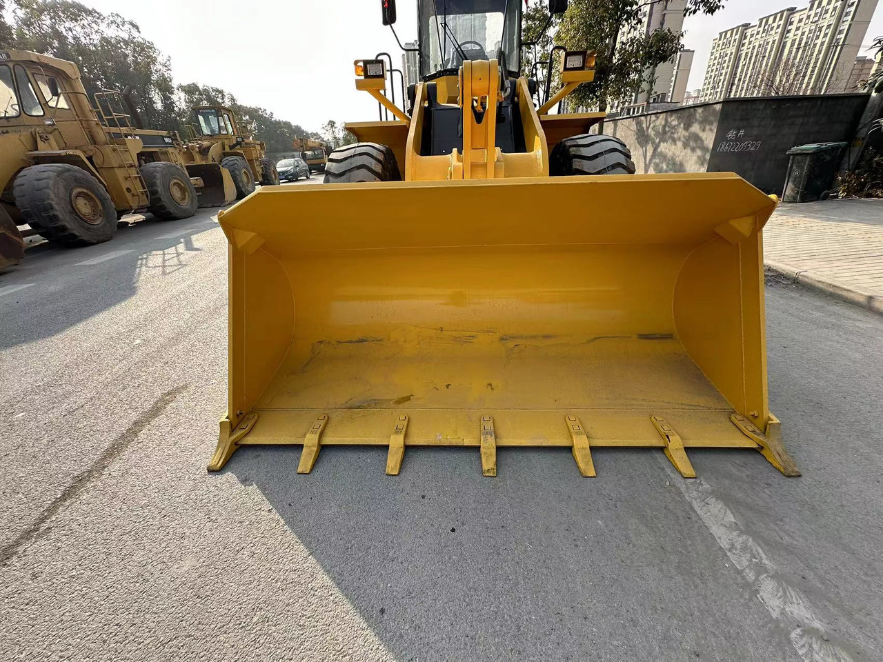 Wheel loader KOMATSU WA380: picture 7