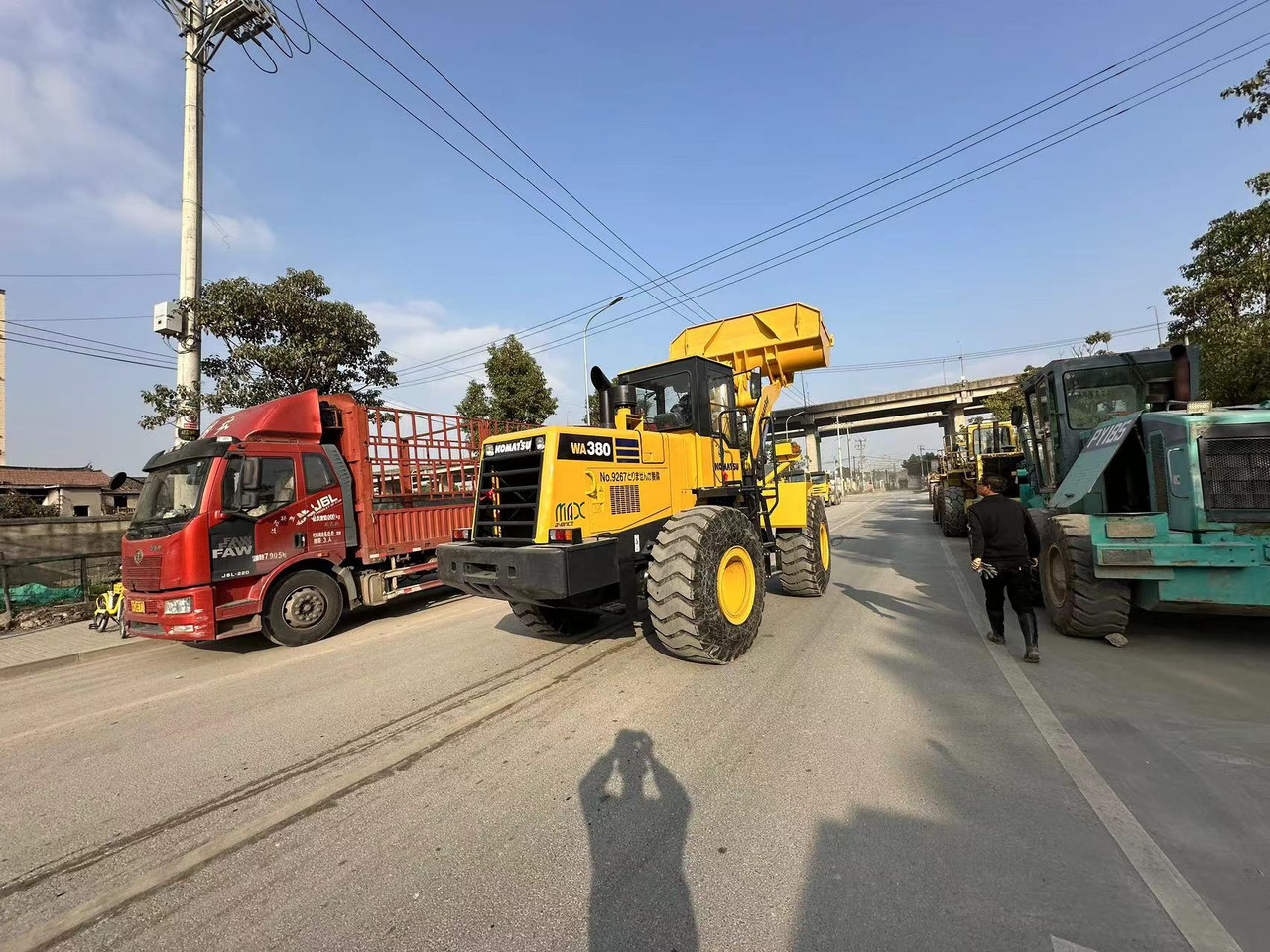 Wheel loader KOMATSU WA380: picture 10