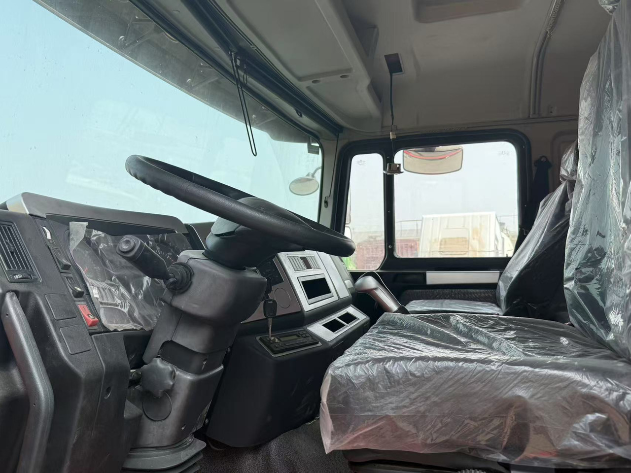 SHACMAN F3000 8*4 - Tipper: picture 2 SHACMAN F3000 8*4 - Tipper: picture 2