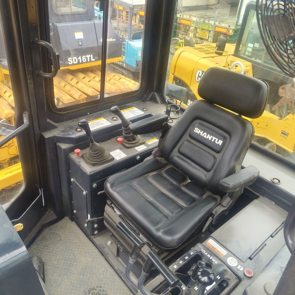 SHANTUI SD16 with Ripper Massive stock available - Bulldozer: picture 3 SHANTUI SD16 with Ripper Massive stock available - Bulldozer: picture 3