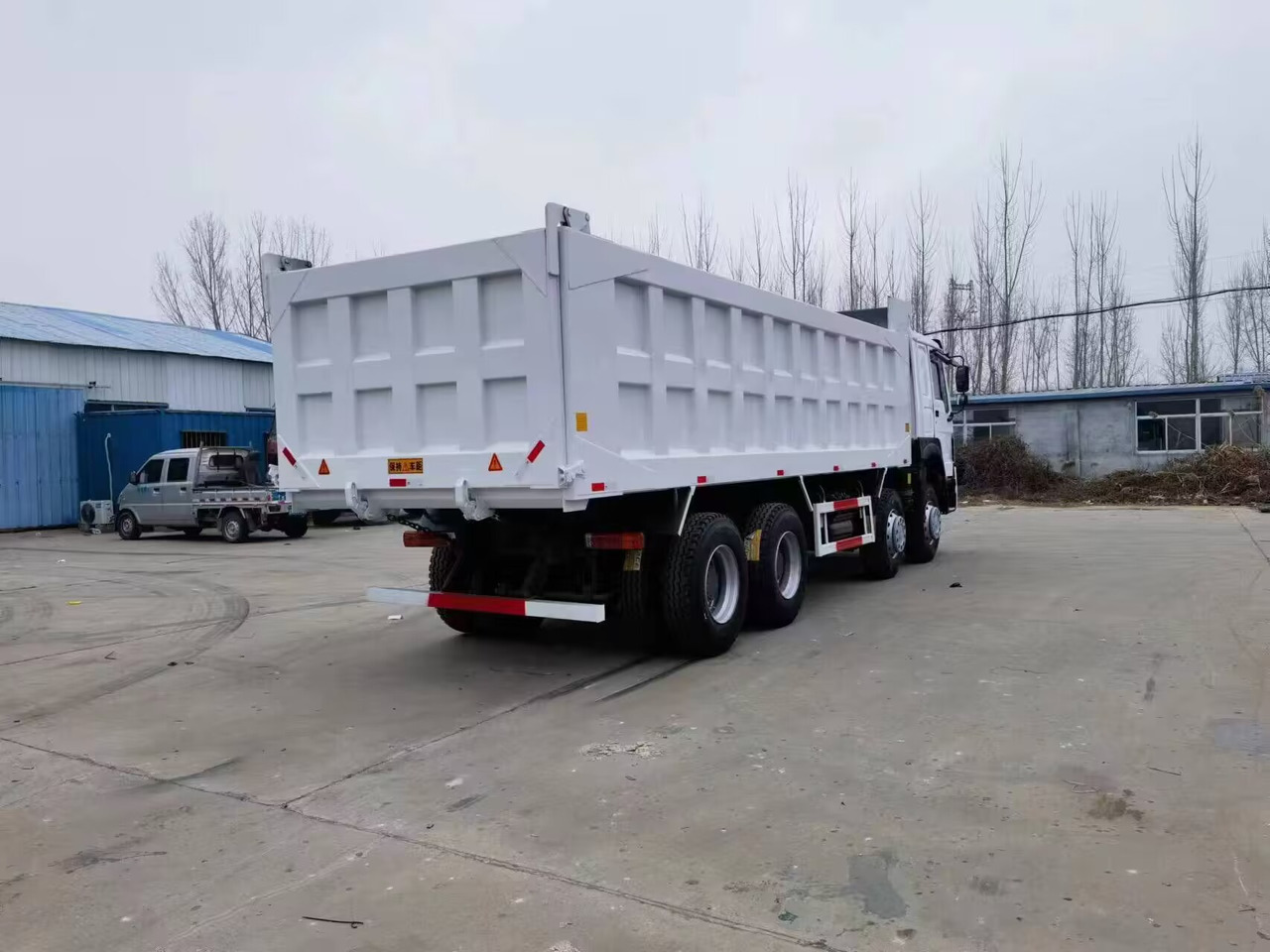 SINOTRUK HOWO 8*4 6*4 dump truck - Tipper: picture 4 SINOTRUK HOWO 8*4 6*4 dump truck - Tipper: picture 4